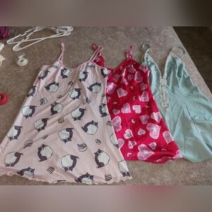 Intimates & Sleepwear Set - Cat Print, Heart Pattern, and Lace Trim Size: M